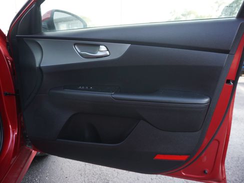 Used 2021 Kia Forte LXS FWD image 23