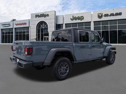 New 2026 Jeep Gladiator Sport