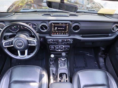 Used 2021 Jeep Wrangler Unlimited Sahara w/ Cold Weather Group AWD/4WD image 9
