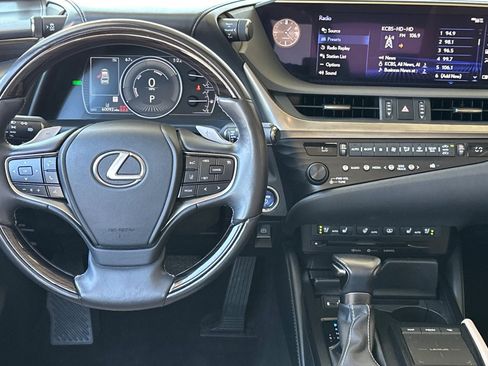 Used 2019 Lexus ES 300h w/ Accessory Package FWD image 28