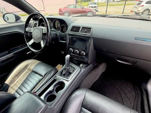 Used 2010 Dodge Challenger R/T RWD image 10