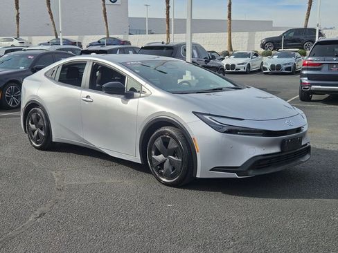 Used 2025 Toyota Prius LE image 3