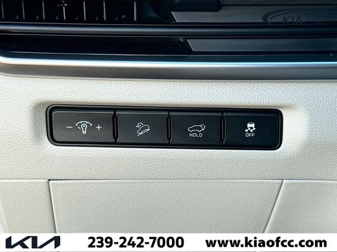 Used 2025 Kia Telluride EX w/ EX Captain's Chair Package image 36