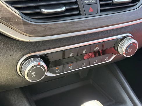 Used 2025 Nissan Altima 2.5 SV FWD image 8