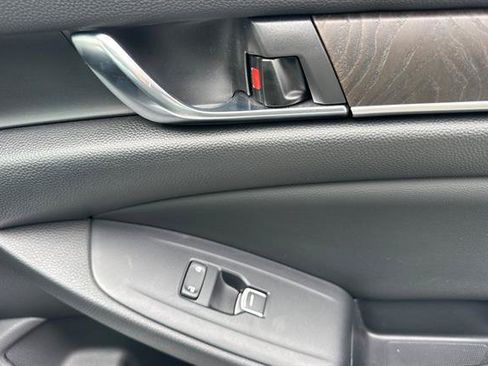 Used 2021 Honda Accord EX-L image 18