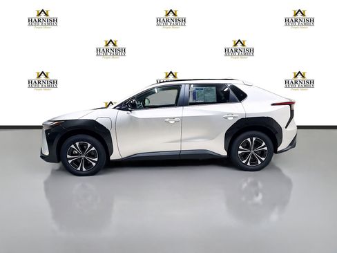 Used 2024 Toyota bZ4X XLE image 8