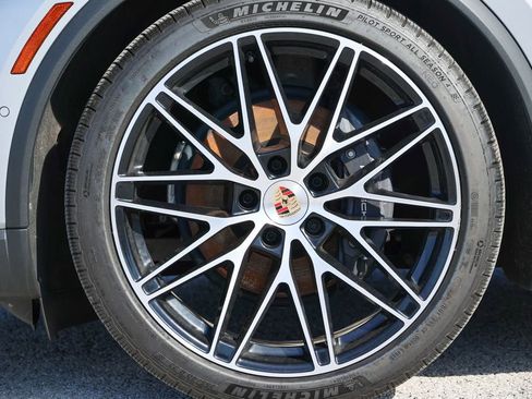 Certified 2025 Porsche Macan 4 Electric image 20