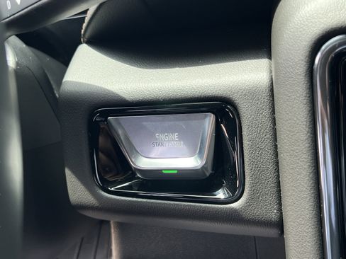 Used 2025 GMC Yukon AT4 w/ AT4 Premium Package AWD/4WD image 19