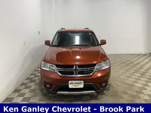 Used 2014 Dodge Journey SXT w/ Flexible Seating Group image 2