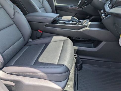 New 2026 Chevrolet Equinox LT w/ Convenience Package II FWD image 32