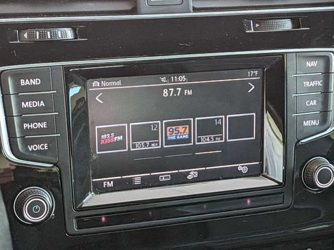 Used 2015 Volkswagen Golf R 4-Door image 25