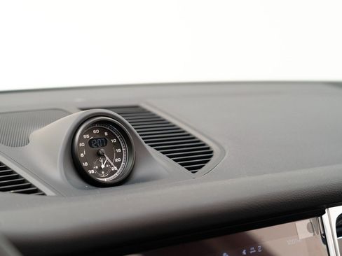 Certified 2026 Porsche Macan AWD/4WD image 24