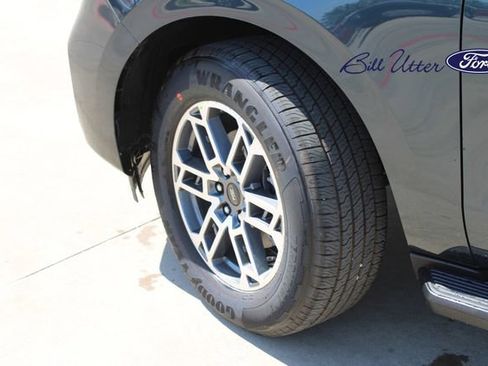 New 2026 Ford Expedition Active image 5