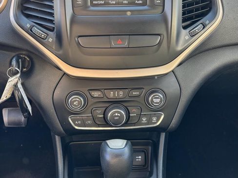 Used 2016 Jeep Cherokee Latitude image 11