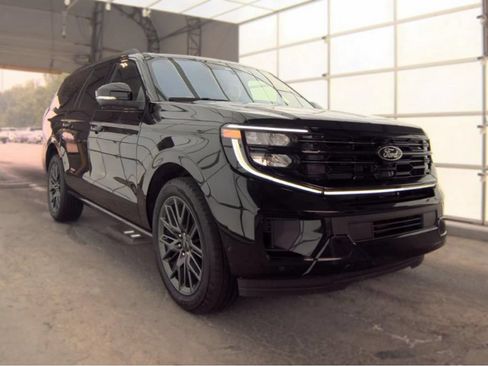 Used 2025 Ford Expedition Max Platinum w/ Stealth Performance Package AWD/4WD image 4
