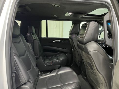 Used 2018 Cadillac Escalade ESV Platinum AWD/4WD image 33