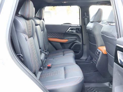 Used 2024 Mitsubishi Outlander SEL image 35