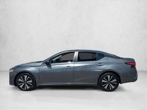 Used 2022 Nissan Altima 2.5 SV FWD image 9