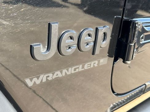 Used 2024 Jeep Wrangler Unlimited Sport AWD/4WD image 8