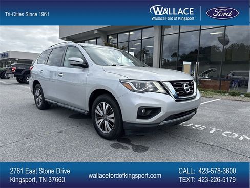 Used 2020 Nissan Pathfinder SV image 1