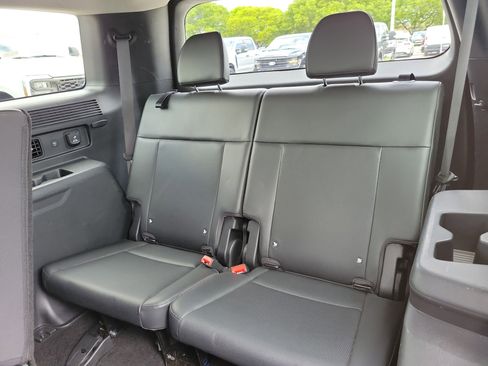 Used 2025 Hyundai Santa Fe Limited FWD image 16
