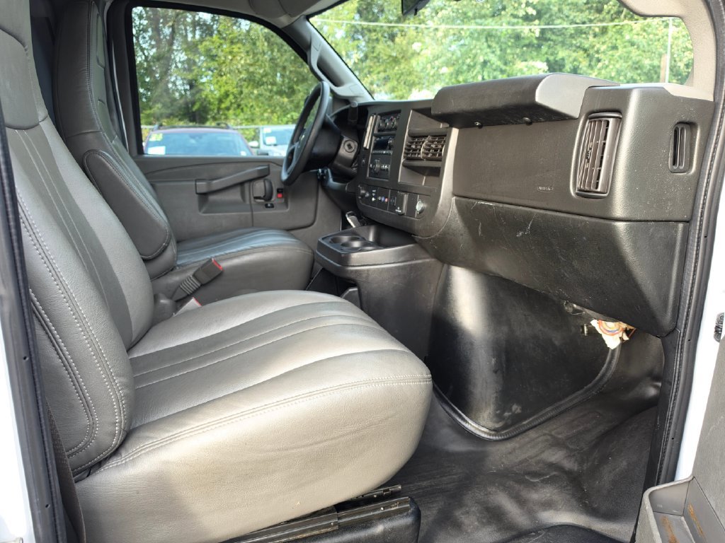 Used 2020 Chevrolet Express 2500 RWD image 14