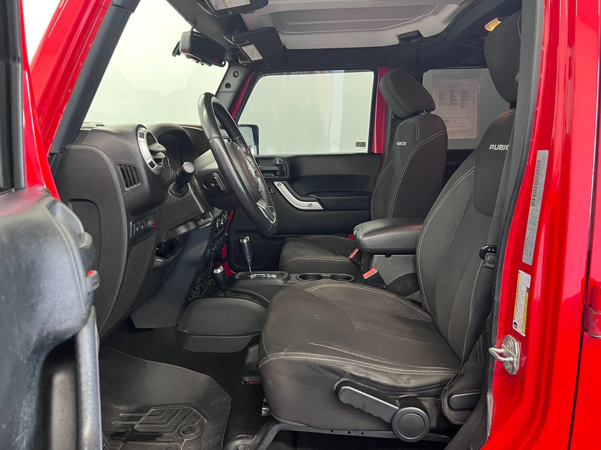Used 2017 Jeep Wrangler Unlimited Rubicon w/ Connectivity Group AWD/4WD image 5