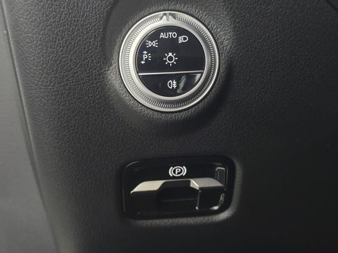 Used 2025 Mercedes-Benz C 300 4MATIC Sedan image 35