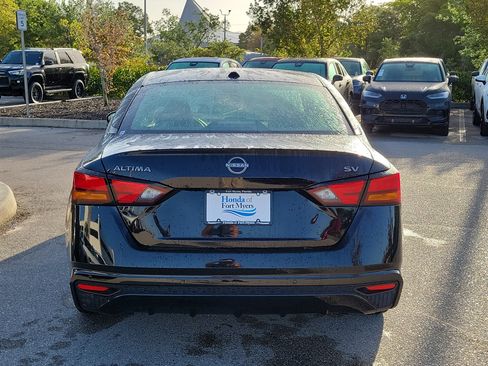 Used 2024 Nissan Altima 2.5 SV image 5