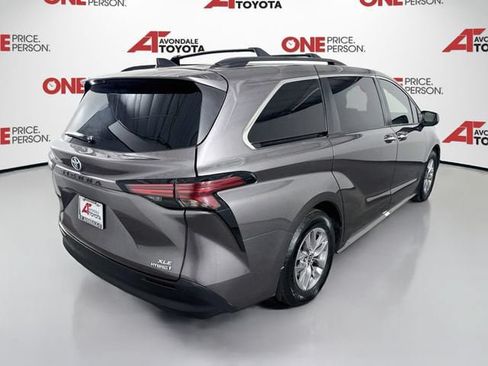 Certified 2022 Toyota Sienna XLE FWD image 8