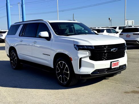 Used 2024 Chevrolet Suburban RST image 4