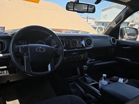Used 2016 Toyota Tacoma TRD Sport w/ Premium & Technology Package AWD/4WD image 5