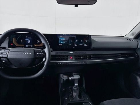 New 2025 Kia K4 LXS image 23