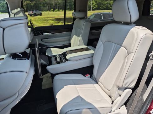 Used 2022 Jeep Grand Wagoneer Series II w/ Premium Group II AWD/4WD image 11