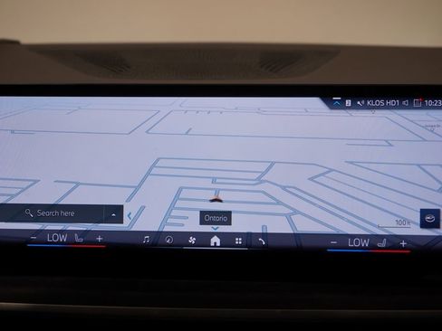 Used 2024 BMW X6 xDrive40i w/ Executive Package image 12