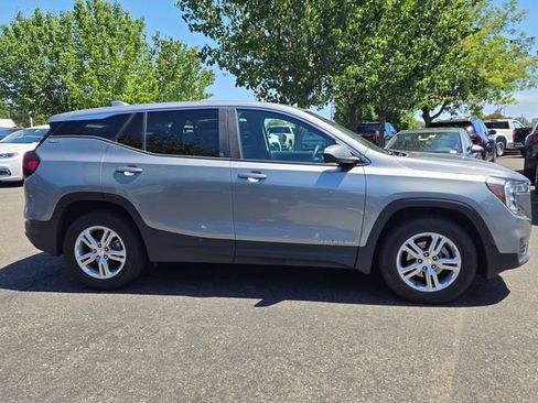 Used 2024 GMC Terrain SLE AWD/4WD image 3
