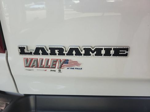 Used 2023 RAM 1500 Laramie AWD/4WD image 14