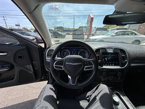 Used 2020 Chrysler 300 Touring w/ Driver Convenience Group RWD image 9