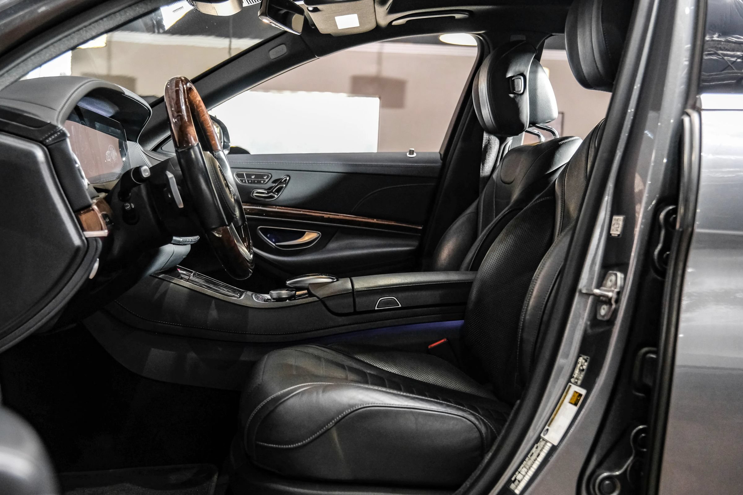 Used 2018 Mercedes-Benz S 560 4MATIC Sedan image 4