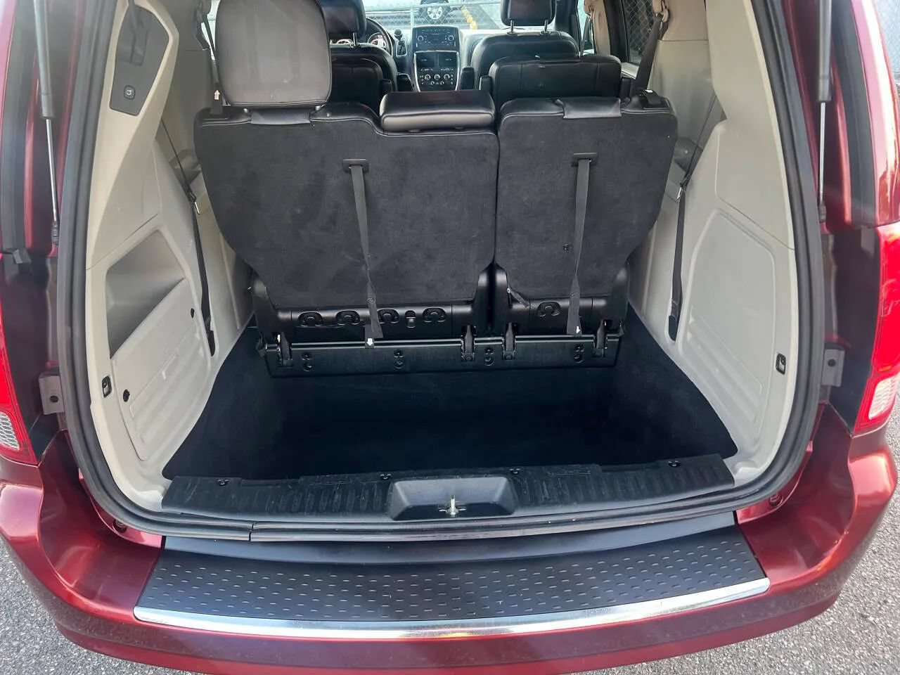 Used 2017 Dodge Grand Caravan SXT FWD image 14
