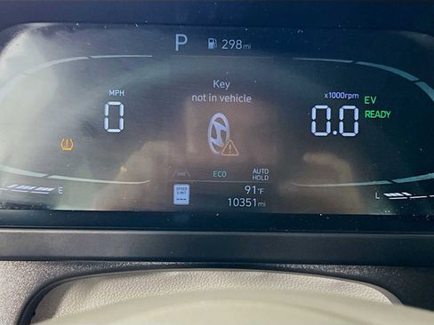 Used 2025 Hyundai Elantra Hybrid FWD image 12