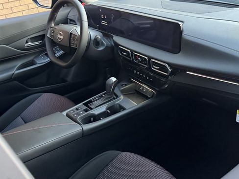 New 2026 Nissan Sentra SR w/ Floor Mat Package FWD image 7