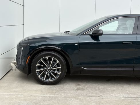Used 2024 Cadillac Lyriq Sport AWD/4WD image 5