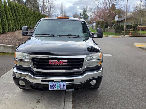 Used 2006 GMC Sierra 3500 SLE image 2