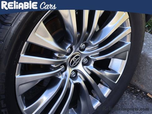 Used 2021 Toyota Venza XLE w/ Softex Package image 24