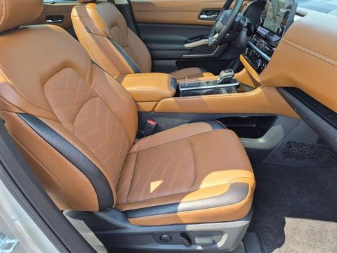 Certified 2025 Nissan Pathfinder Platinum FWD image 29