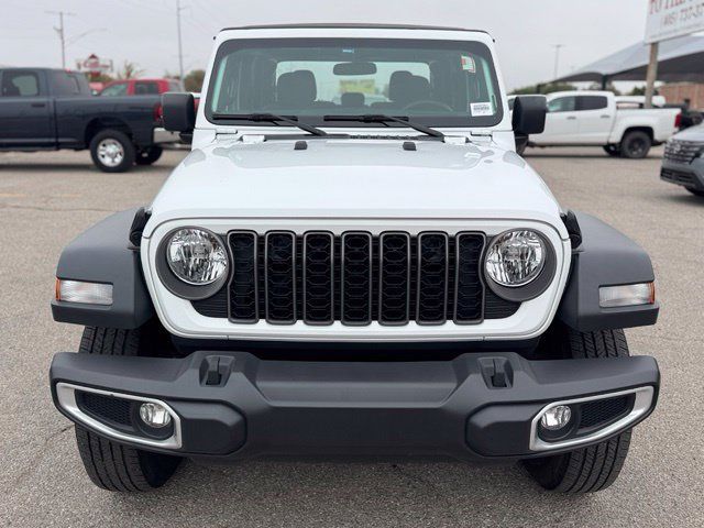 Used 2025 Jeep Gladiator Sport AWD/4WD image 2