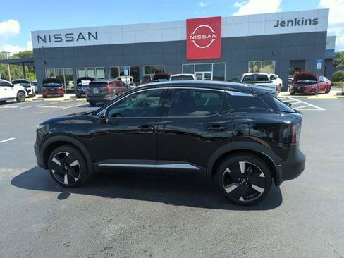 Certified 2025 Nissan Kicks SR FWD image 10