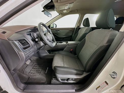 Used 2023 Nissan Rogue SV image 13