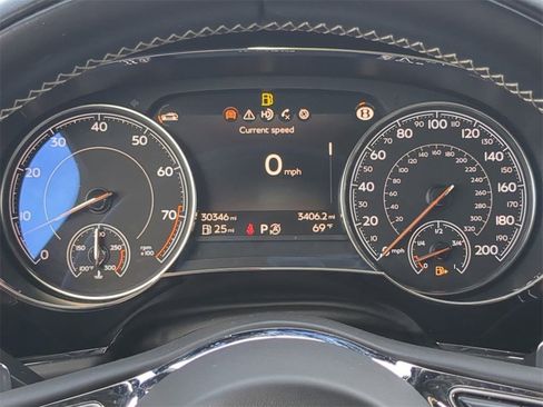 Used 2019 Bentley Bentayga image 29